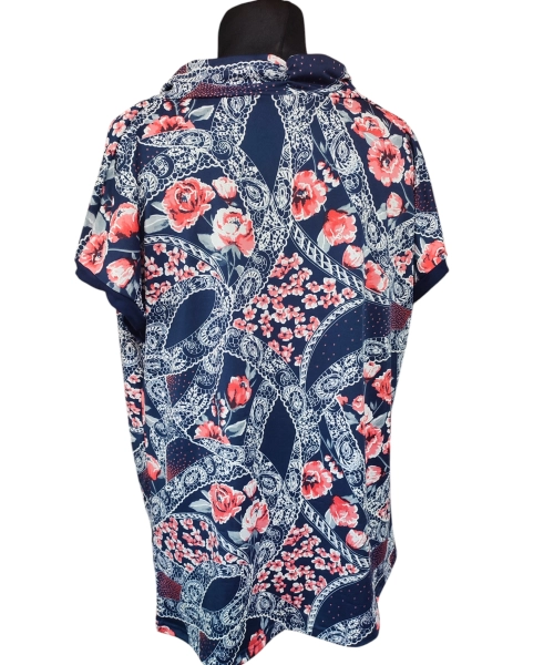 Bluzka z lejącym dekoltem typu woda - biały koronkowy wzór i kwiaty